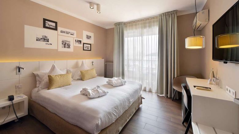 <b>Best Western Plus La Corniche Room</b>. Images powered by <a href="https://iceportal.shijigroup.com/" title="IcePortal" target="_blank">IcePortal</a>.