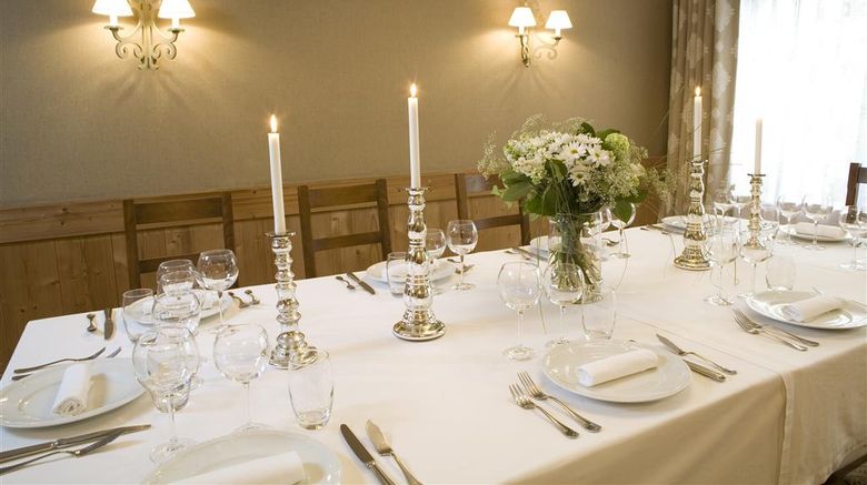 <b>Best Western Chalet les Saytels Restaurant</b>. Images powered by <a href="https://iceportal.shijigroup.com/" title="IcePortal" target="_blank">IcePortal</a>.