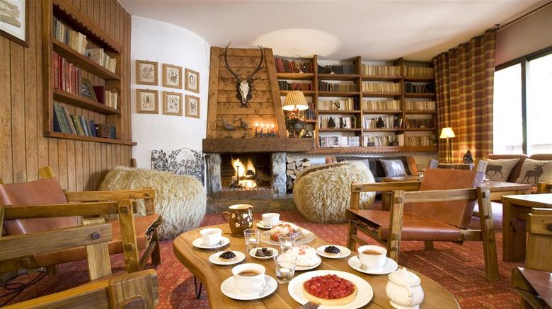 <b>Best Western Chalet les Saytels Restaurant</b>. Images powered by <a href="https://iceportal.shijigroup.com/" title="IcePortal" target="_blank">IcePortal</a>.