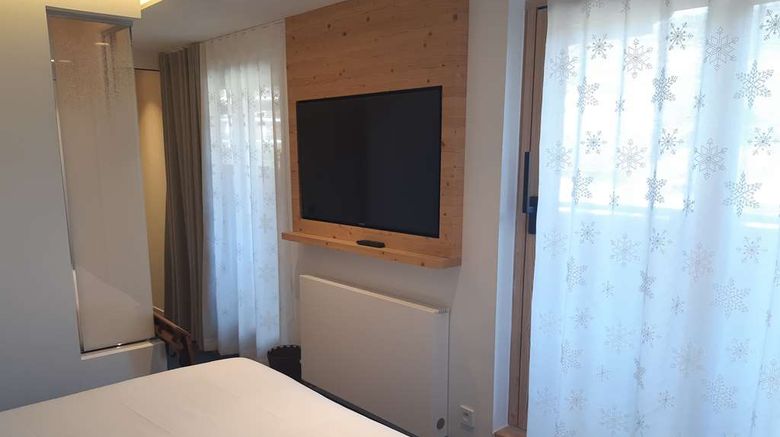 <b>Best Western Chalet les Saytels Suite</b>. Images powered by <a href="https://iceportal.shijigroup.com/" title="IcePortal" target="_blank">IcePortal</a>.