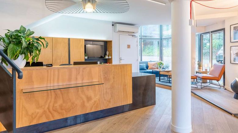 <b>Best Western Bridge Hotel Lyon East Lobby</b>. Images powered by <a href="https://iceportal.shijigroup.com/" title="IcePortal" target="_blank">IcePortal</a>.
