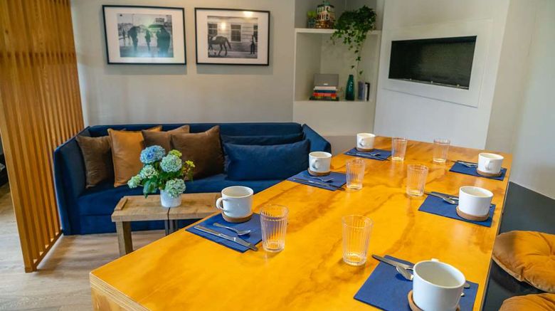 <b>Best Western Bridge Hotel Lyon East Restaurant</b>. Images powered by <a href="https://iceportal.shijigroup.com/" title="IcePortal" target="_blank">IcePortal</a>.