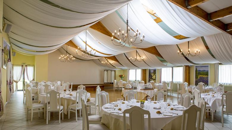 <b>Best Western Le Relais De Laguiole Meeting</b>. Images powered by <a href="https://iceportal.shijigroup.com/" title="IcePortal" target="_blank">IcePortal</a>.
