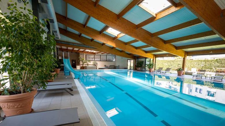<b>Best Western Le Relais De Laguiole Pool</b>. Images powered by <a href="https://iceportal.shijigroup.com/" title="IcePortal" target="_blank">IcePortal</a>.
