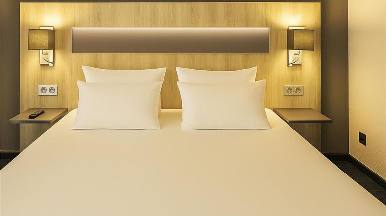 <b>Best Western Marseille Aeroport Room</b>. Images powered by <a href="https://iceportal.shijigroup.com/" title="IcePortal" target="_blank">IcePortal</a>.
