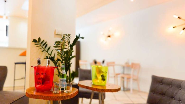 <b>Sure Hotel Gemenos en Provence Lobby</b>. Images powered by <a href="https://iceportal.shijigroup.com/" title="IcePortal" target="_blank">IcePortal</a>.
