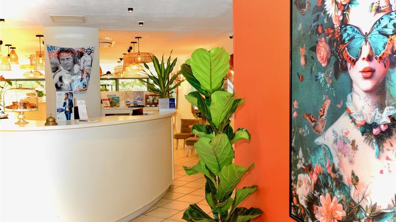 <b>Sure Hotel Gemenos en Provence Lobby</b>. Images powered by <a href="https://iceportal.shijigroup.com/" title="IcePortal" target="_blank">IcePortal</a>.