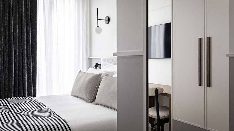 <b>BW Premier-Blake Paris Gare Saint Lazare Room</b>. Images powered by <a href="https://iceportal.shijigroup.com/" title="IcePortal" target="_blank">IcePortal</a>.