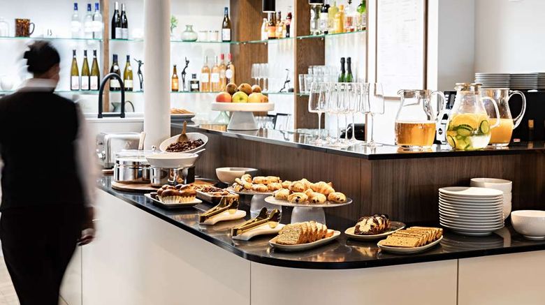 <b>BW Premier-Blake Paris Gare Saint Lazare Restaurant</b>. Images powered by <a href="https://iceportal.shijigroup.com/" title="IcePortal" target="_blank">IcePortal</a>.