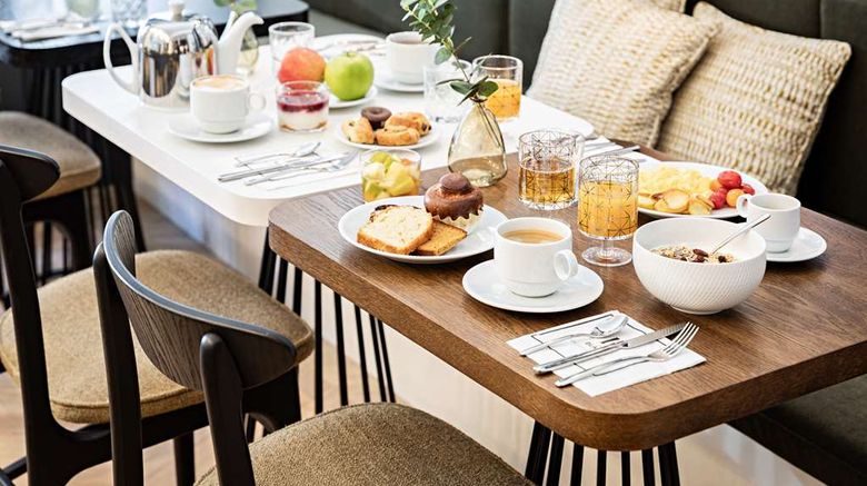 <b>BW Premier-Blake Paris Gare Saint Lazare Restaurant</b>. Images powered by <a href="https://iceportal.shijigroup.com/" title="IcePortal" target="_blank">IcePortal</a>.