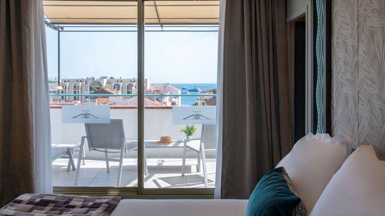 <b>Best Western Premier Mondial Suite</b>. Images powered by <a href="https://iceportal.shijigroup.com/" title="IcePortal" target="_blank">IcePortal</a>.