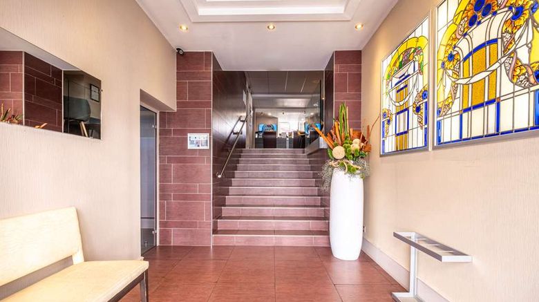 <b>Best Western Plus Richelieu Lobby</b>. Images powered by <a href="https://iceportal.shijigroup.com/" title="IcePortal" target="_blank">IcePortal</a>.