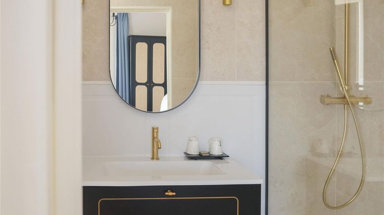 <b>Best Western Le Cheval Blanc Room</b>. Images powered by <a href="https://iceportal.shijigroup.com/" title="IcePortal" target="_blank">IcePortal</a>.
