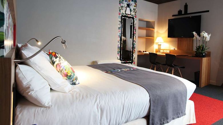 <b>Best Western Hotel de Paris Suite</b>. Images powered by <a href="https://iceportal.shijigroup.com/" title="IcePortal" target="_blank">IcePortal</a>.