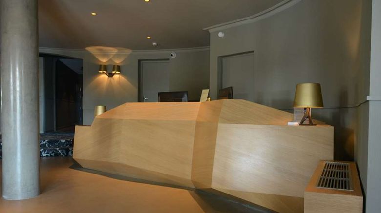 <b>Best Western Clos Syrah Lobby</b>. Images powered by <a href="https://iceportal.shijigroup.com/" title="IcePortal" target="_blank">IcePortal</a>.