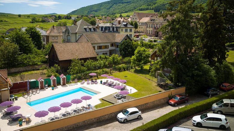 <b>Best Western Hotel le Schoenenbourg Pool</b>. Images powered by <a href="https://iceportal.shijigroup.com/" title="IcePortal" target="_blank">IcePortal</a>.