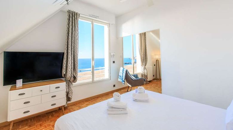 <b>Best Western Hotel De La Plage Suite</b>. Images powered by <a href="https://iceportal.shijigroup.com/" title="IcePortal" target="_blank">IcePortal</a>.