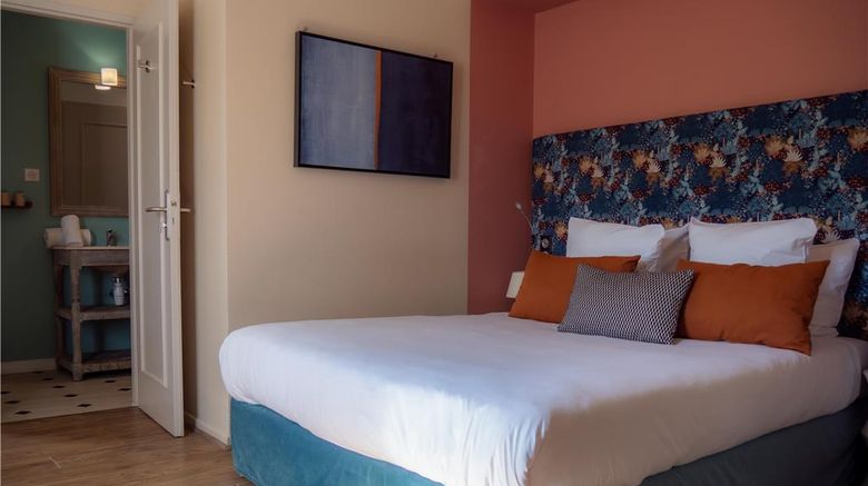 <b>Hotel de la Bourse, Sure Hotel Room</b>. Images powered by <a href="https://iceportal.shijigroup.com/" title="IcePortal" target="_blank">IcePortal</a>.