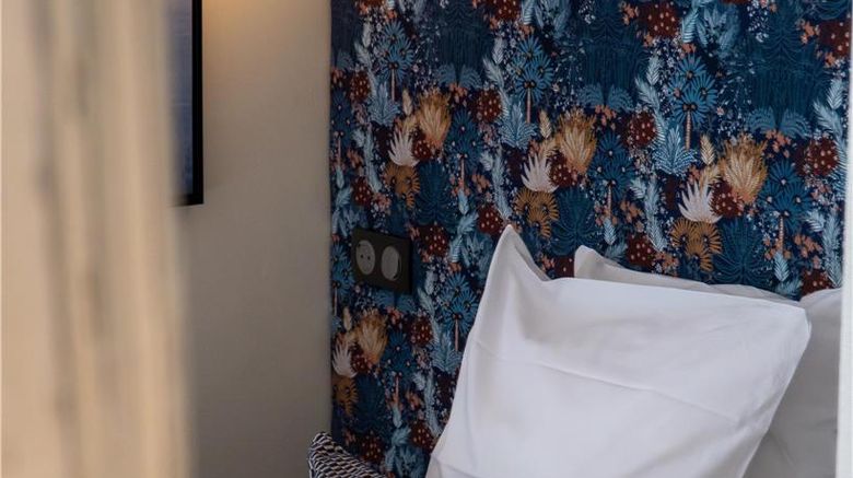 <b>Hotel de la Bourse, Sure Hotel Room</b>. Images powered by <a href="https://iceportal.shijigroup.com/" title="IcePortal" target="_blank">IcePortal</a>.