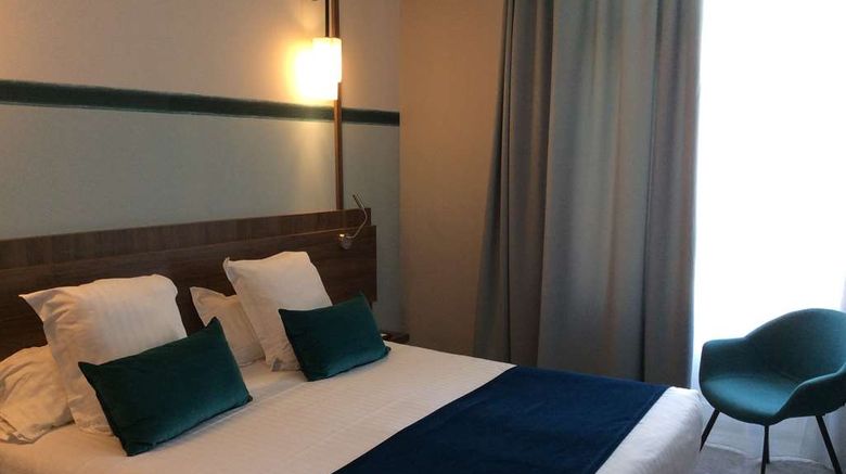 <b>Best Western Hotel Le Duguesclin Suite</b>. Images powered by <a href="https://iceportal.shijigroup.com/" title="IcePortal" target="_blank">IcePortal</a>.