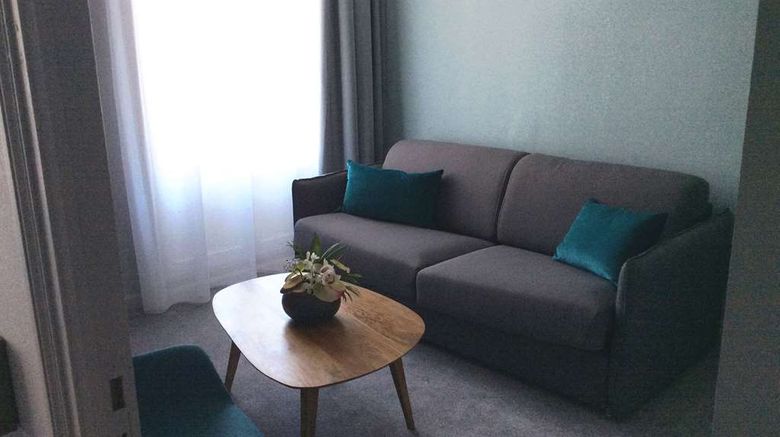 <b>Best Western Hotel Le Duguesclin Suite</b>. Images powered by <a href="https://iceportal.shijigroup.com/" title="IcePortal" target="_blank">IcePortal</a>.