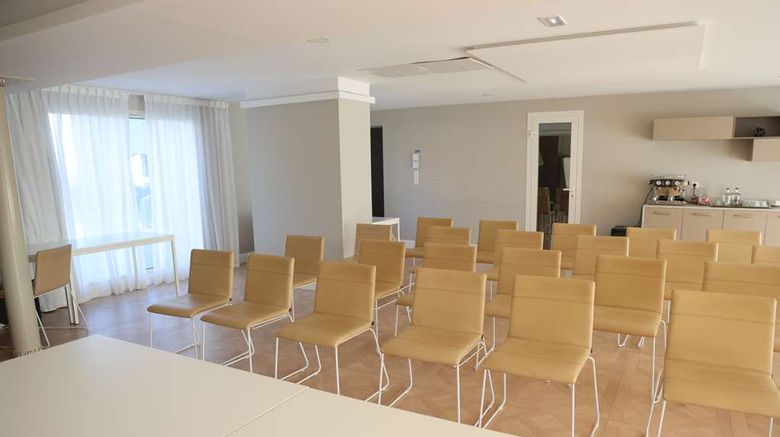 <b>Best Western Premier Santa Maria Meeting</b>. Images powered by <a href="https://iceportal.shijigroup.com/" title="IcePortal" target="_blank">IcePortal</a>.