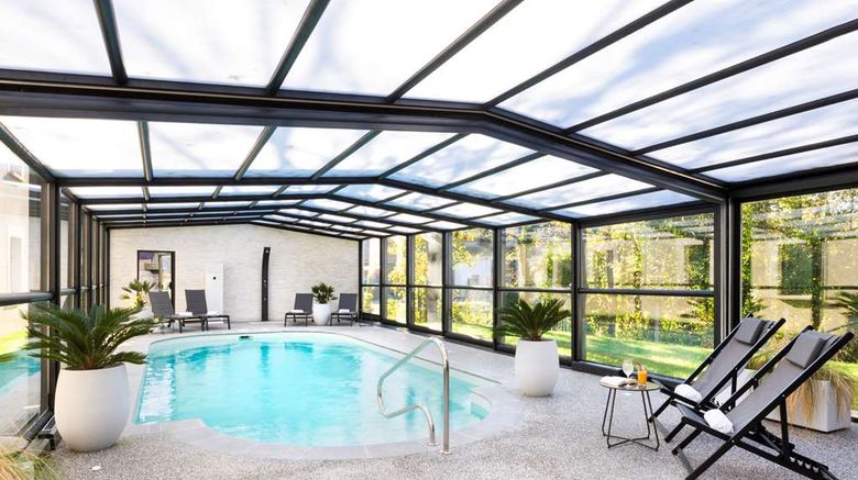 <b>Best Western La Mare O Poissons Pool</b>. Images powered by <a href="https://iceportal.shijigroup.com/" title="IcePortal" target="_blank">IcePortal</a>.