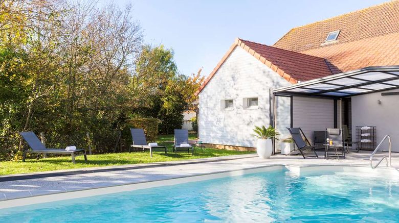 <b>Best Western La Mare O Poissons Pool</b>. Images powered by <a href="https://iceportal.shijigroup.com/" title="IcePortal" target="_blank">IcePortal</a>.
