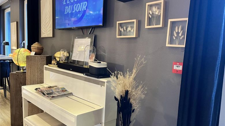 <b>Best Western La Mare O Poissons Lobby</b>. Images powered by <a href="https://iceportal.shijigroup.com/" title="IcePortal" target="_blank">IcePortal</a>.