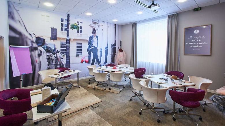 <b>Best Western Plus Paris Saclay Meeting</b>. Images powered by <a href="https://iceportal.shijigroup.com/" title="IcePortal" target="_blank">IcePortal</a>.