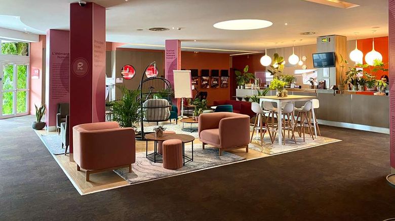 <b>Best Western Plus Paris Saclay Lobby</b>. Images powered by <a href="https://iceportal.shijigroup.com/" title="IcePortal" target="_blank">IcePortal</a>.
