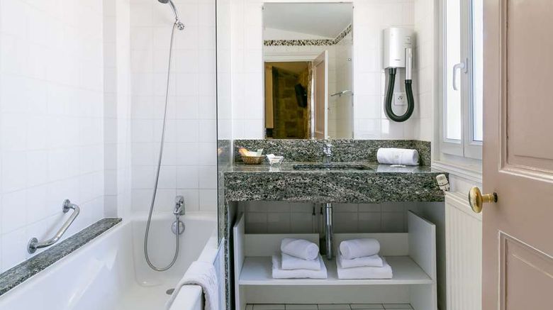 <b>Best Western Hotel Le Guilhem Room</b>. Images powered by <a href="https://iceportal.shijigroup.com/" title="IcePortal" target="_blank">IcePortal</a>.