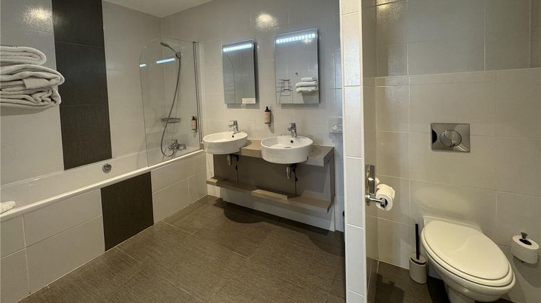 <b>Best Western Blois Chateau Room</b>. Images powered by <a href="https://iceportal.shijigroup.com/" title="IcePortal" target="_blank">IcePortal</a>.