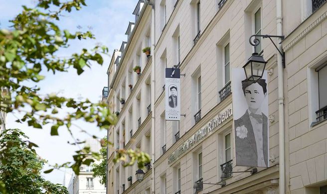 Hotel Litteraire Arthur Rimbaud Exterior