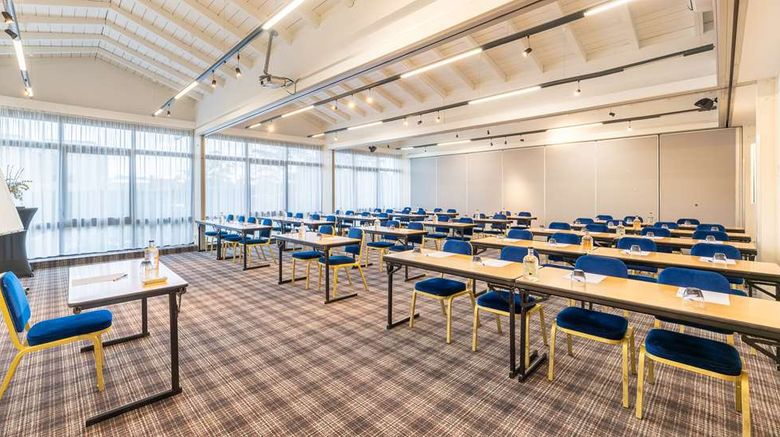 <b>Best Western Saint Etienne Aeroport Meeting</b>. Images powered by <a href="https://iceportal.shijigroup.com/" title="IcePortal" target="_blank">IcePortal</a>.