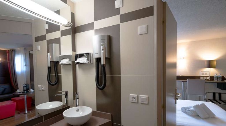 <b>Best Western l'Atelier 117 Suite</b>. Images powered by <a href="https://iceportal.shijigroup.com/" title="IcePortal" target="_blank">IcePortal</a>.
