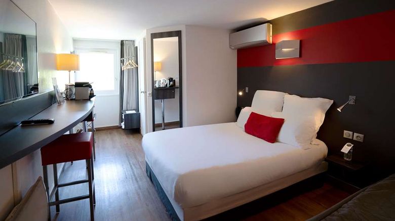 <b>Best Western The Hotel Versailles Room</b>. Images powered by <a href="https://iceportal.shijigroup.com/" title="IcePortal" target="_blank">IcePortal</a>.