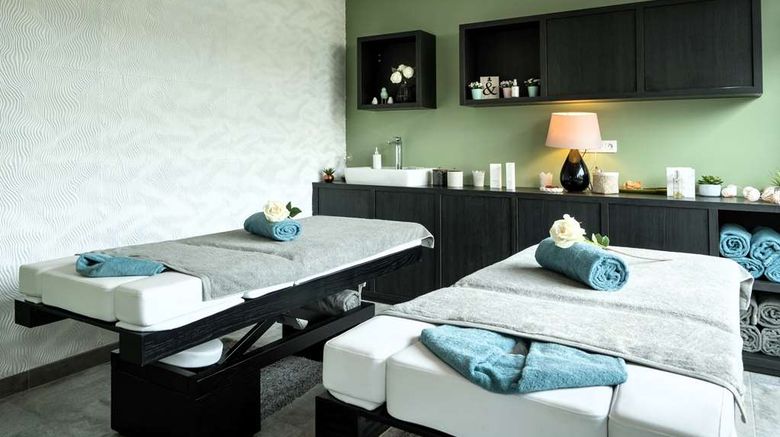 <b>Best Western Hotel de la Cite & Spa Spa</b>. Images powered by <a href="https://iceportal.shijigroup.com/" title="IcePortal" target="_blank">IcePortal</a>.