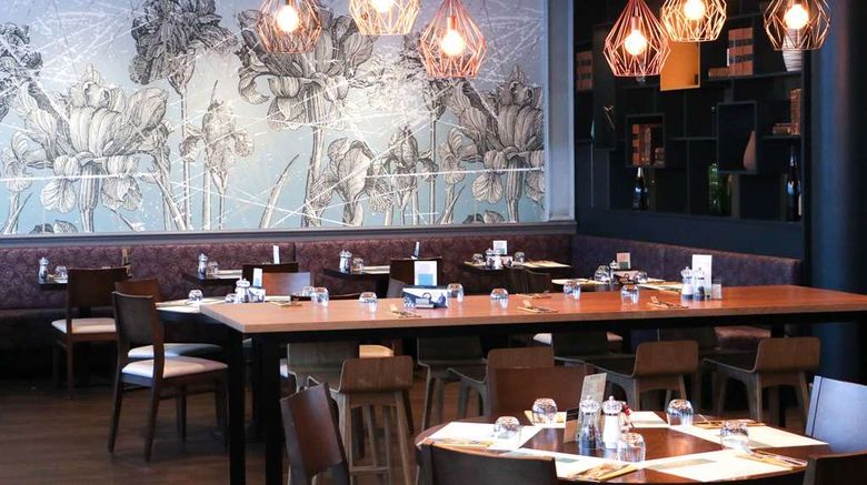 <b>Best Western Plus Hotel de Chassieu Restaurant</b>. Images powered by <a href="https://iceportal.shijigroup.com/" title="IcePortal" target="_blank">IcePortal</a>.
