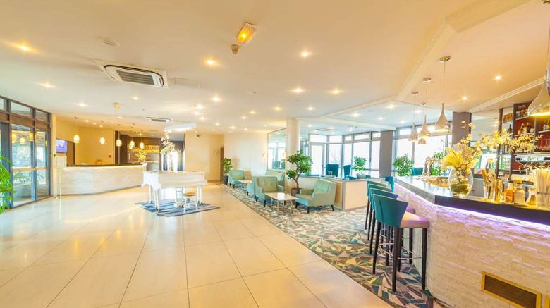 <b>Best Western Plus Palais des Congres Lobby</b>. Images powered by <a href="https://iceportal.shijigroup.com/" title="IcePortal" target="_blank">IcePortal</a>.