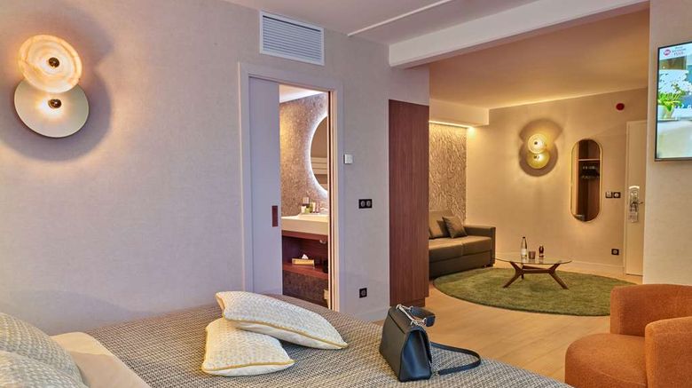 <b>Best Western Plus Hotel Metz Technopole Suite</b>. Images powered by <a href="https://iceportal.shijigroup.com/" title="IcePortal" target="_blank">IcePortal</a>.