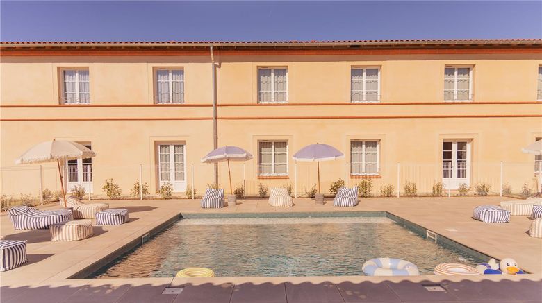 <b>Best Western Plus Le Canard Sur Le Toit Pool</b>. Images powered by <a href="https://iceportal.shijigroup.com/" title="IcePortal" target="_blank">IcePortal</a>.