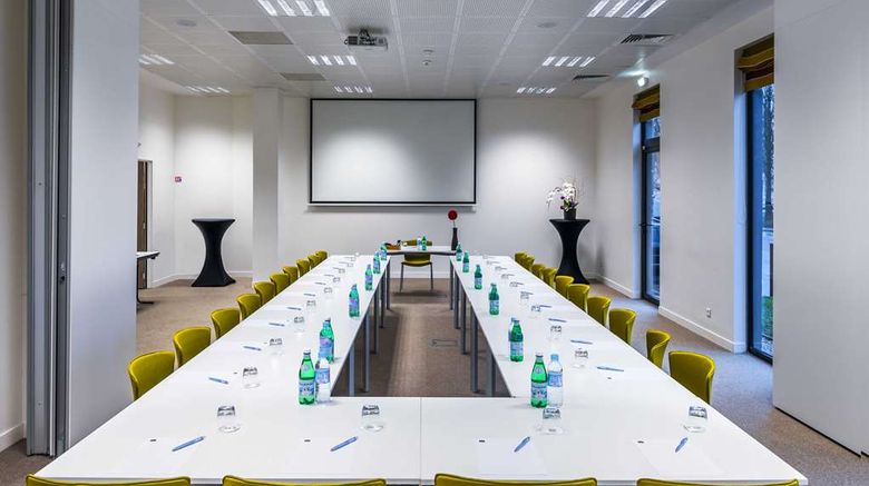 <b>Best Western Plus Paris Velizy Meeting</b>. Images powered by <a href="https://iceportal.shijigroup.com/" title="IcePortal" target="_blank">IcePortal</a>.