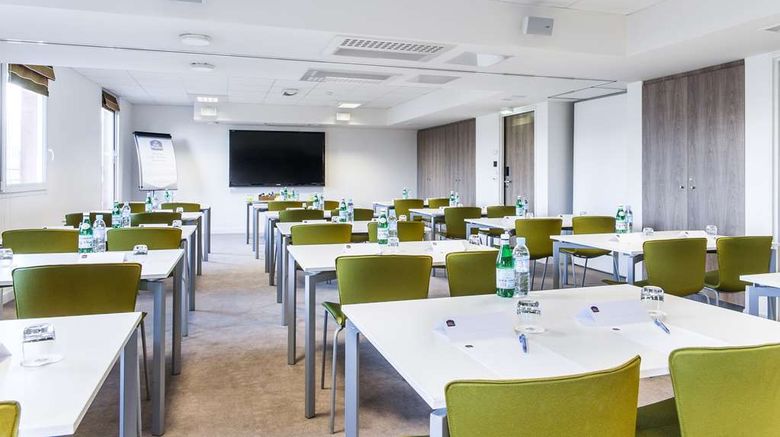 <b>Best Western Plus Paris Velizy Meeting</b>. Images powered by <a href="https://iceportal.shijigroup.com/" title="IcePortal" target="_blank">IcePortal</a>.