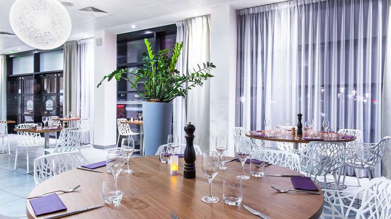 <b>Best Western Plus Paris Velizy Restaurant</b>. Images powered by <a href="https://iceportal.shijigroup.com/" title="IcePortal" target="_blank">IcePortal</a>.