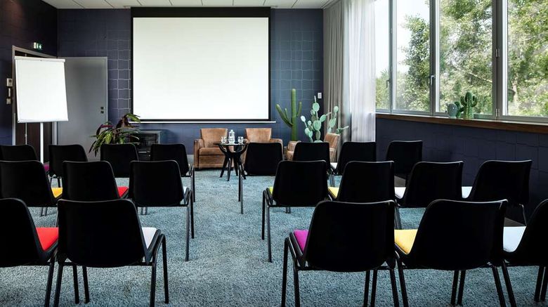 <b>Best Western Plus Hotel Isidore Meeting</b>. Images powered by <a href="https://iceportal.shijigroup.com/" title="IcePortal" target="_blank">IcePortal</a>.