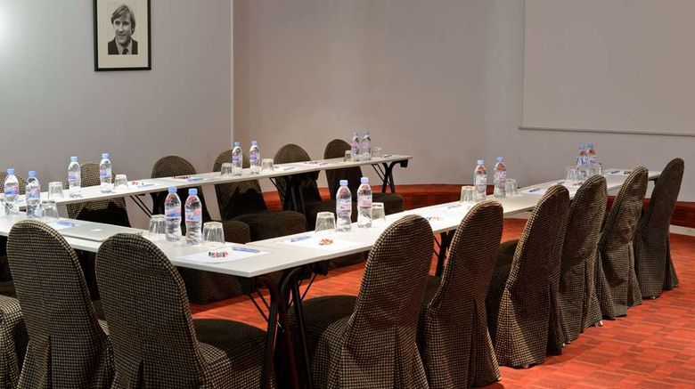 <b>Best Western Plus Le Patio des Artistes Meeting</b>. Images powered by <a href="https://iceportal.shijigroup.com/" title="IcePortal" target="_blank">IcePortal</a>.