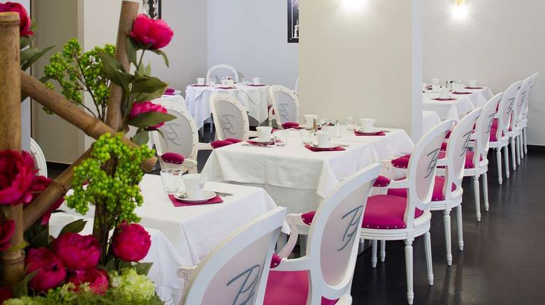 <b>Best Western Plus Le Patio des Artistes Restaurant</b>. Images powered by <a href="https://iceportal.shijigroup.com/" title="IcePortal" target="_blank">IcePortal</a>.