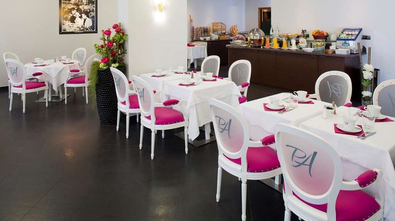 <b>Best Western Plus Le Patio des Artistes Restaurant</b>. Images powered by <a href="https://iceportal.shijigroup.com/" title="IcePortal" target="_blank">IcePortal</a>.