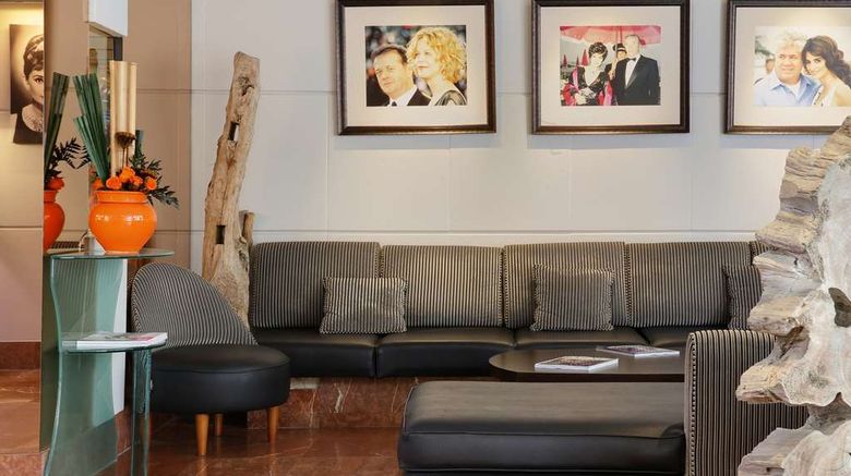 <b>Best Western Plus Le Patio des Artistes Lobby</b>. Images powered by <a href="https://iceportal.shijigroup.com/" title="IcePortal" target="_blank">IcePortal</a>.